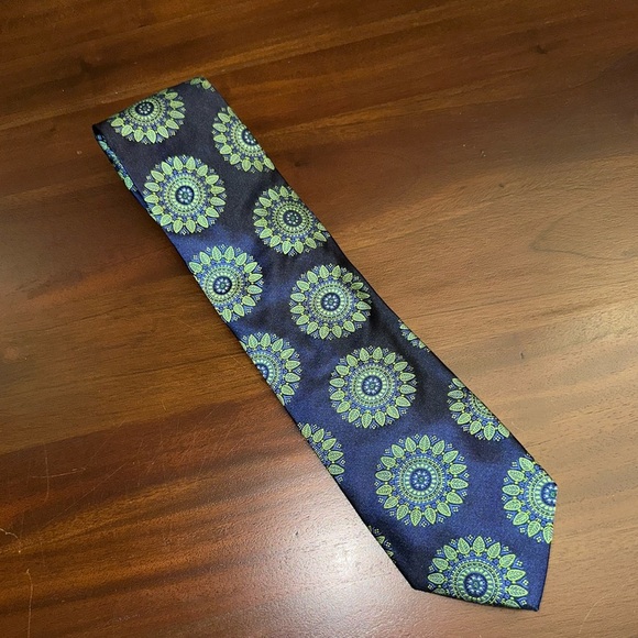 NWT Paul SmithSilk Large Medallion Silk Tie